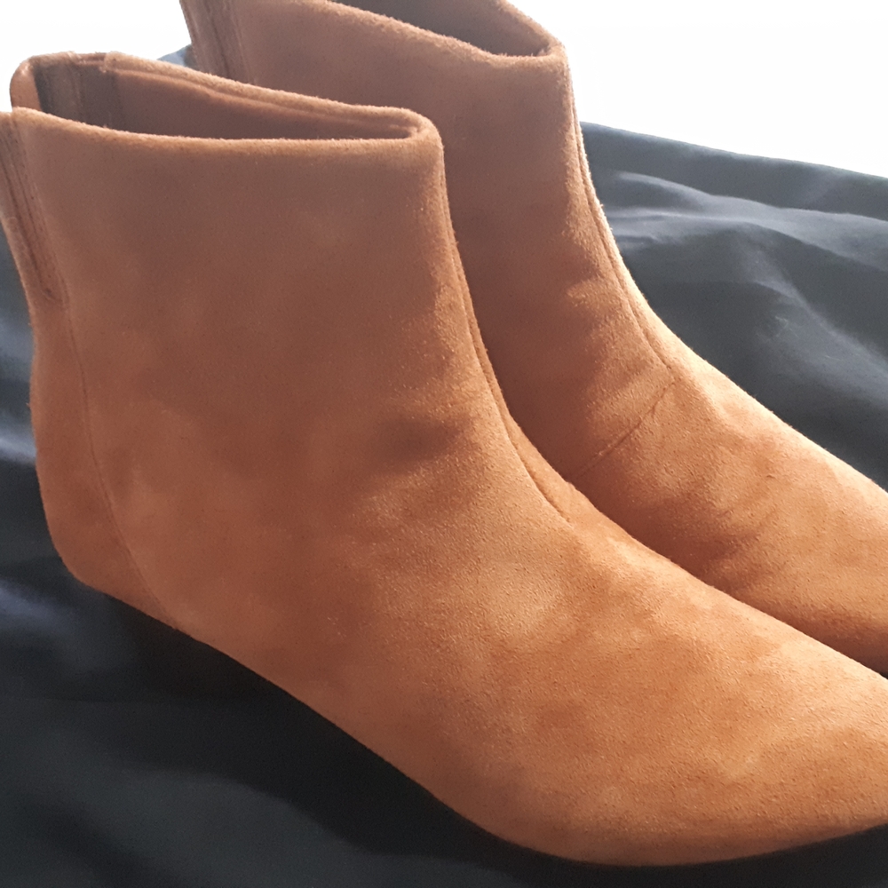 Clarks Tan Ankle Boots with Block Heel - Picture 4 of 4